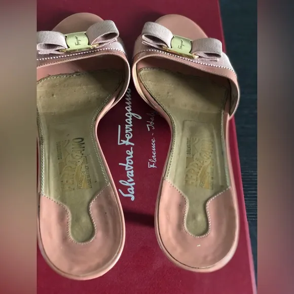 Salvatore Ferragamo Vara bow patent leather mules