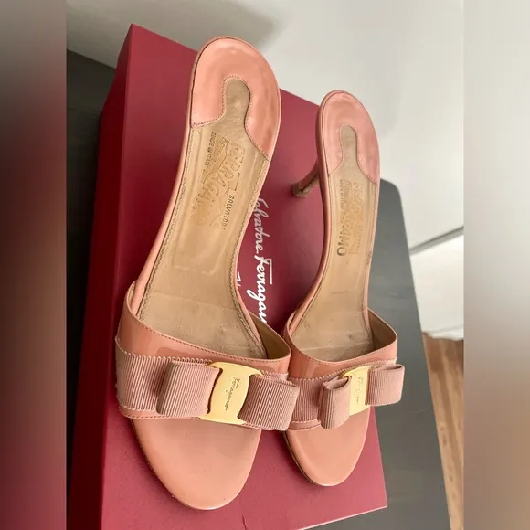 Salvatore Ferragamo Vara bow patent leather mules