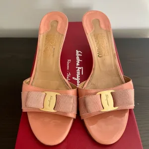 Salvatore Ferragamo Vara bow patent leather mules