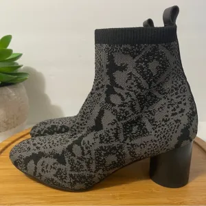 Sanctuary Rhythm Snakeskin Print Sock Bootie Round Block Heel Ankle Boot Size 6