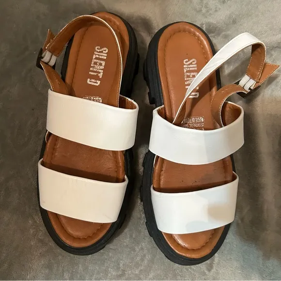 Silent D White Platform Sandals size 39 / 8/8.5