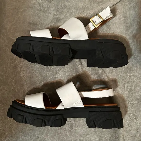 Silent D White Platform Sandals size 39 / 8/8.5