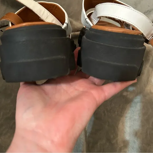 Silent D White Platform Sandals size 39 / 8/8.5