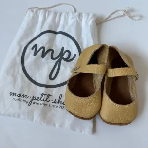 Size 4 MELLOW YELLOW Mon‎ Petit Mary Janes Baby Soft Soled Shoes
