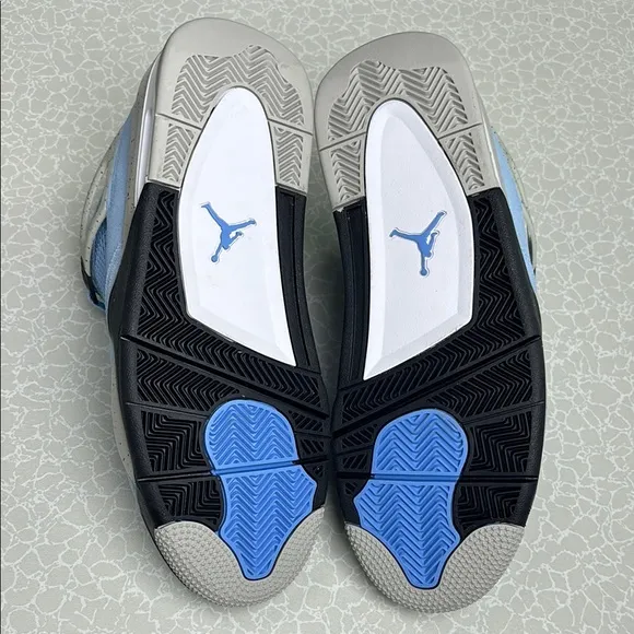 Size 9.5- Air Jordan 4 Retro University Blue Men's Shoes Sneakers (Pre-owned)