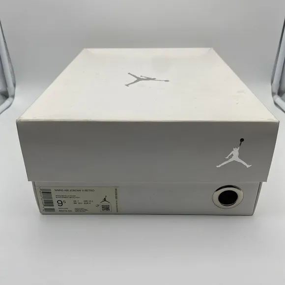 Size 9.5W - Air Jordan 11 Retro Vast Grey W (AR0715-100)