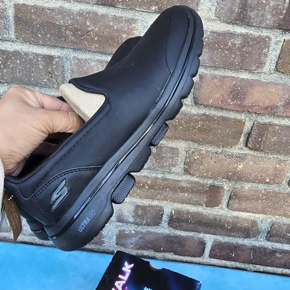 Skechers Men's Go Walk 5 Convinced Slip On Nubuck Shoes Sz 6