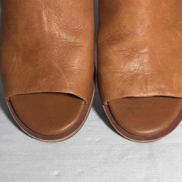 Sofft Carleigh Tan Soft Leather Bootie Shoes Block Heels Size 8