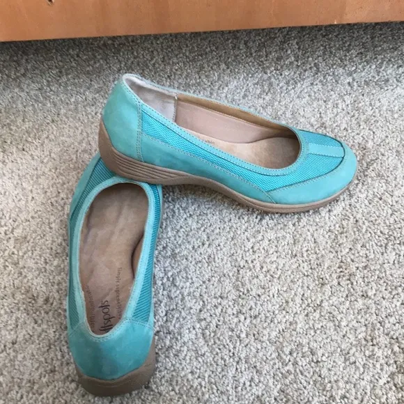 SOFTSPOTS size 8.5 N light teal leather shoes