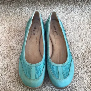SOFTSPOTS size 8.5 N light teal leather shoes
