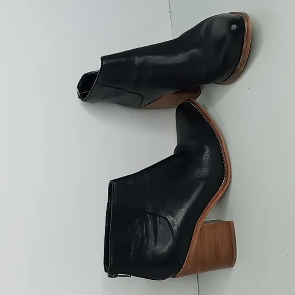 Sol Sana Black Leather Ankle Boots w/Block Heel and Back Zipper- 39/8