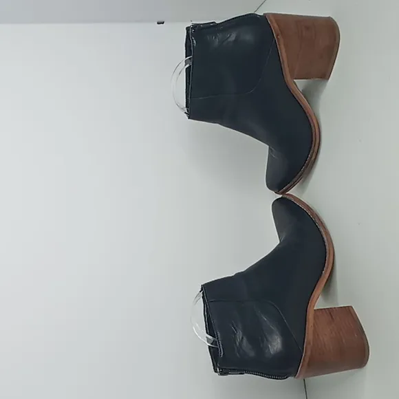 Sol Sana Black Leather Ankle Boots w/Block Heel and Back Zipper- 39/8