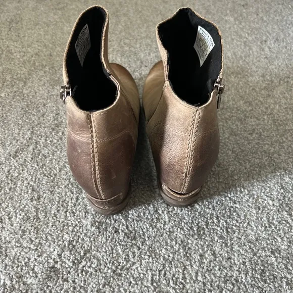 Sorel ankle boots womens 11 brown tan joan of arctic wedge II zip booties