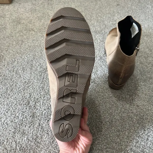 Sorel ankle boots womens 11 brown tan joan of arctic wedge II zip booties