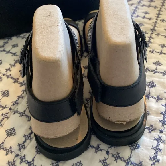 Sorel Ella III Slingback Black and White Sandals. Size 9.5. NWT.