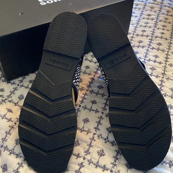Sorel Ella III Slingback Black and White Sandals. Size 9.5. NWT.