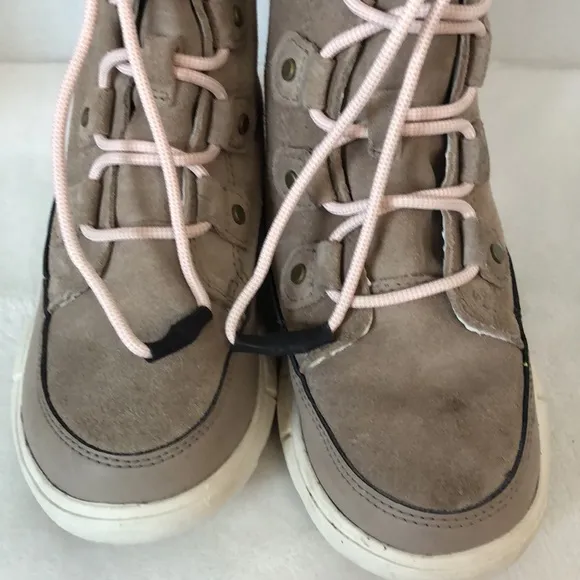SOREL Girls Size 1 Beige Explorer Lace Suede Boots Casual Hiking Winter Girlhood