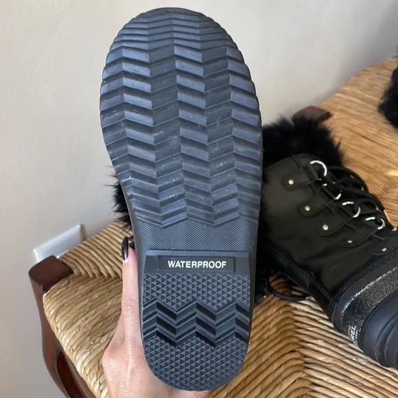 Sorel Joan of Arctic boots.