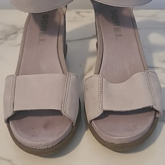 Sorel Joanie II Women's 7.5 Stone Leather Wedge Sandals Casual Comfy Neutral