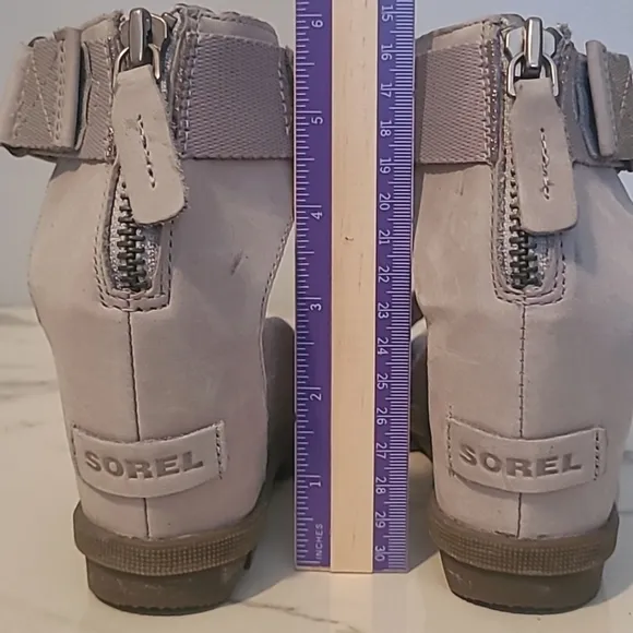 Sorel Joanie II Women's 7.5 Stone Leather Wedge Sandals Casual Comfy Neutral