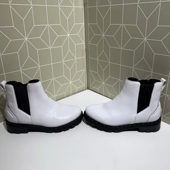 Sorel Lennox White Chelsea Boots Women Size 7 Slip On Boots