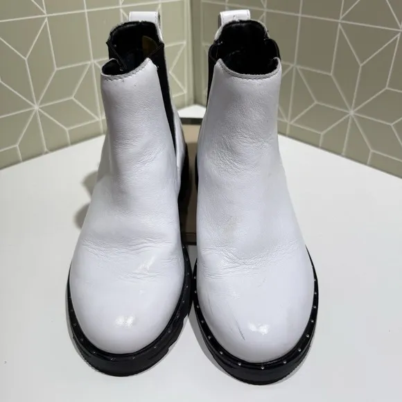 Sorel Lennox White Chelsea Boots Women Size 7 Slip On Boots