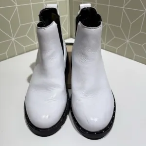 Sorel Lennox White Chelsea Boots Women Size 7 Slip On Boots