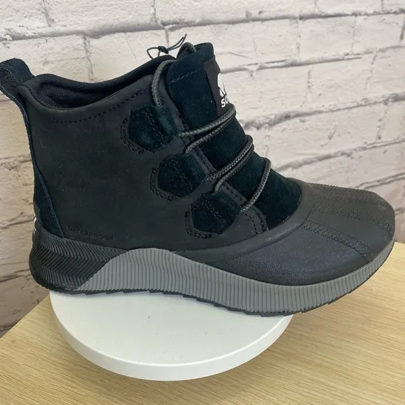 Sorel Out N About Classic Waterproof Black Ankle Boots size 6.5