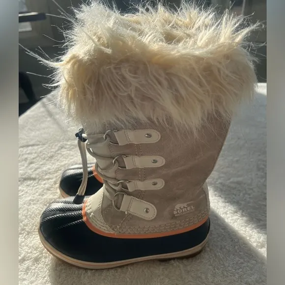 SOREL Sz 3 Joan of Arctic Faux Fur Waterproof Snow Boot in Fawn/Omega Taupe
