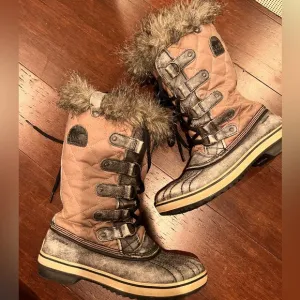 Sorel Tofino Snow Boots in Size 7.5