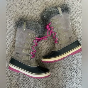 Sorel Women’s Joan of Arc Boots.