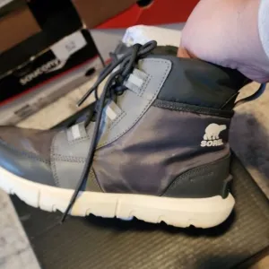SorelExplorer ll Carvival waterproof Gray High-Top boots size 7