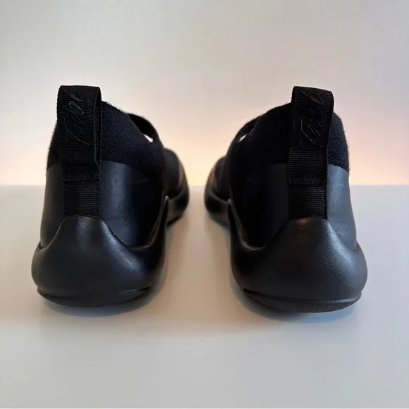 Tabi shoes