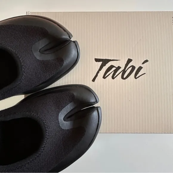 Tabi shoes