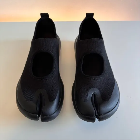 Tabi shoes
