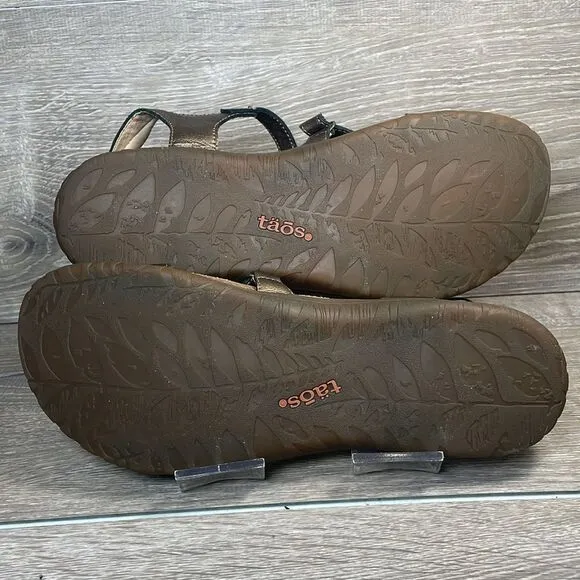 Taos Grand Z Women’s Sz 10 Metallic Bronze Leather Strappy Hook &amp; Loop Sandals
