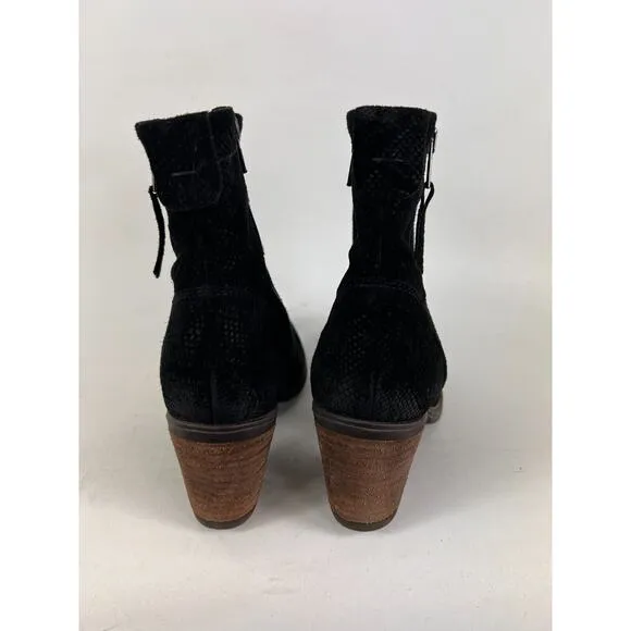 Taos Shaka standout women's size 6 black embossed leather ankle heeled booties