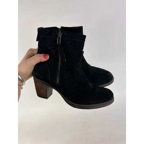 Taos Shaka standout women's size 6 black embossed leather ankle heeled booties