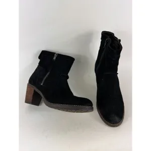 Taos Shaka standout women's size 6 black embossed leather ankle heeled booties