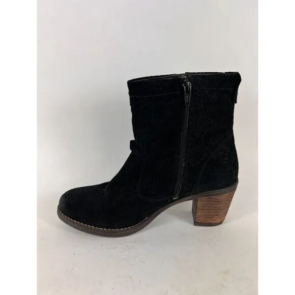 Taos Shaka standout women's size 6 black embossed leather ankle heeled booties