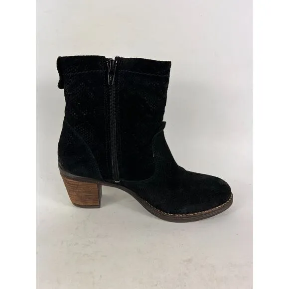 Taos Shaka standout women's size 6 black embossed leather ankle heeled booties