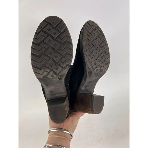 Taos Shaka standout women's size 6 black embossed leather ankle heeled booties