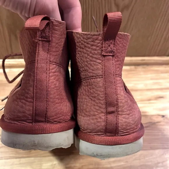 Teva Coromar women 9-1/2 9.5 soft nubuck leather lace up brick red chukka boots