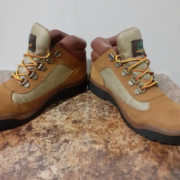 Timberland ​Mid Women's Field Boot - Sz 6  Waterproof Wheat/Khaki Color