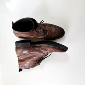 To Boot New York Brennan Lace Up Brogue Boot Leather 9 1/2 Mens - RETAIL $498