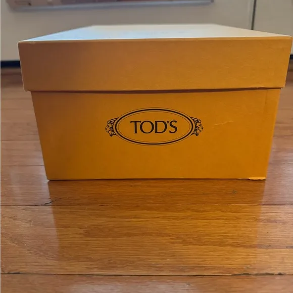 Tod’s Brown Lace-Up Shoes