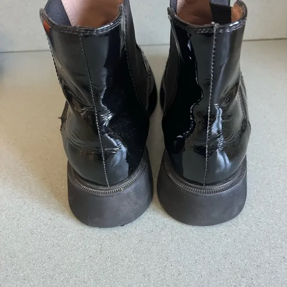 Tods Chelsea Boots Black  Glossy  Leather w detail Shoes Sz 8.5 EU 39