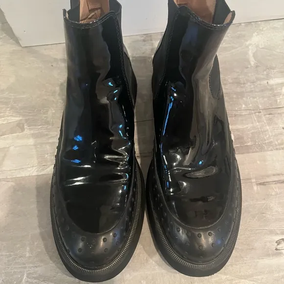 Tods Chelsea Boots Black  Glossy  Leather w detail Shoes Sz 8.5 EU 39