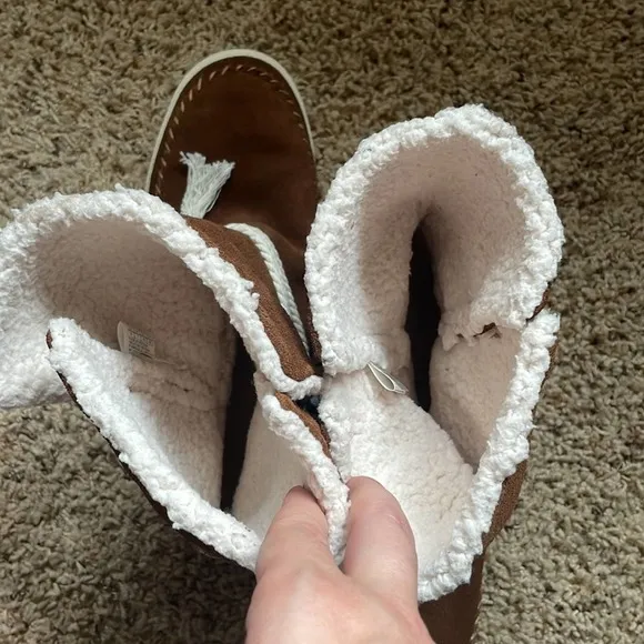 Toms Nepal suede Sherpa lined Aztec boots