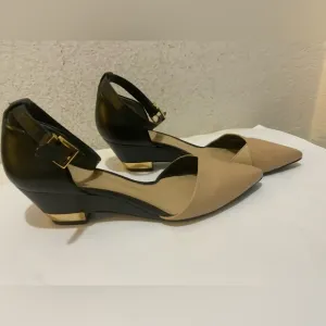 Tory Burch comfortable leather  bicolor shoes  wedge Sling Back buckle Size 7 M